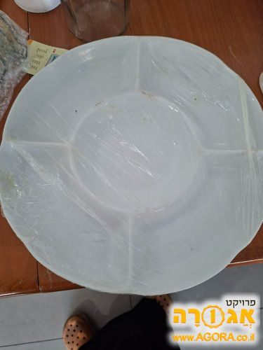 כלי הגשה מחולק מחרסינה