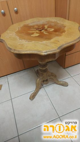 שולחן קטן