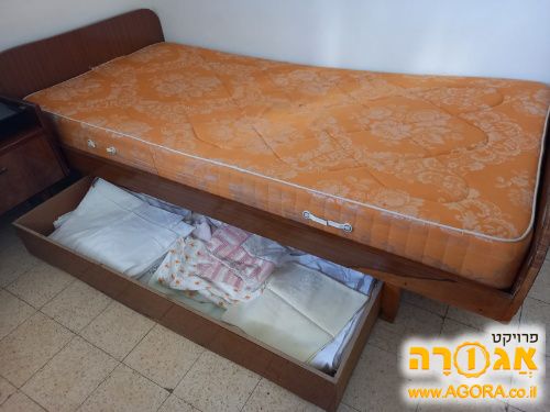 2 מיטות יהודיות