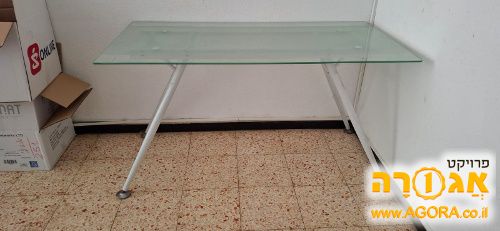 שולחן זכוכית