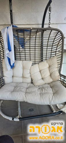 נדנדה בעלת שני מושבים