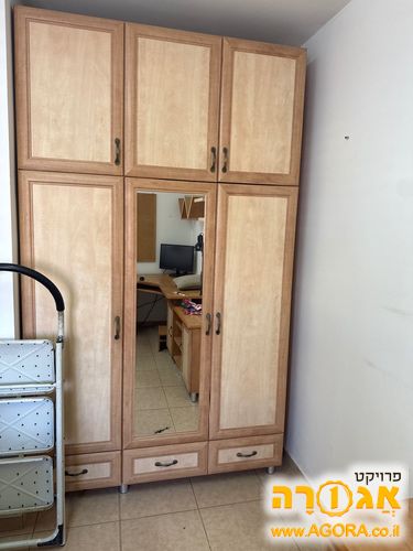 שולחן כתיבה וארון