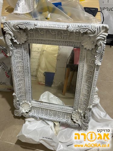 מראה מעוטרת