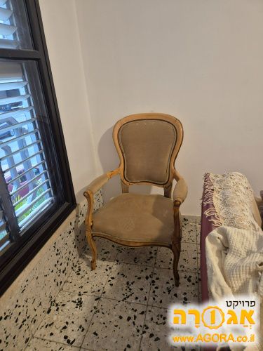 2 ספות, שולחן סלון וכורסא
