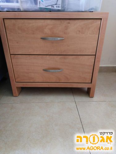 שידת מיטה