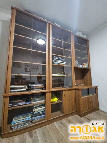 ארון ספרים