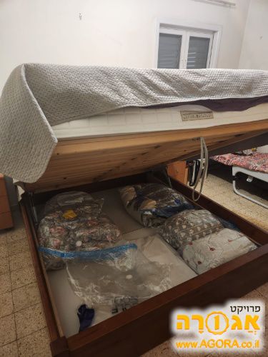 מיטה זוגית במצב מצויין