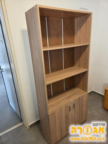 ארון מדפים