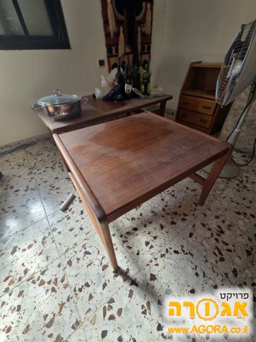 שולחנות עץ