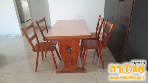 שולחן פינת אוכל עם 4 כיסאות