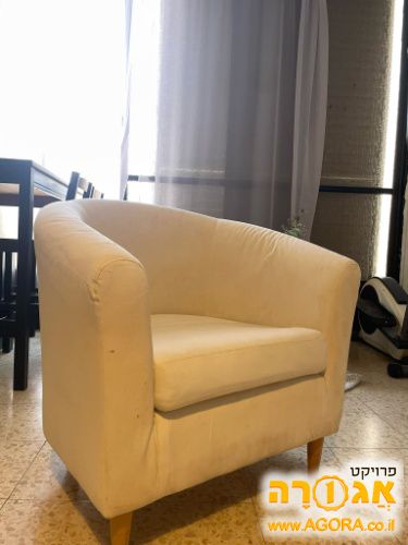 כורסה לבנה