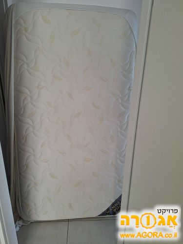 מזרן במצב מעולה