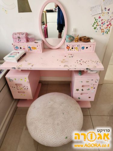 שולחן+שידה מקסים לילדות