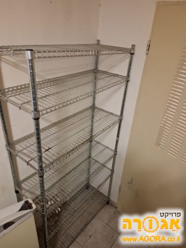 ארון מדפים