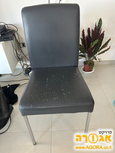 כיסאות לפינת אוכל