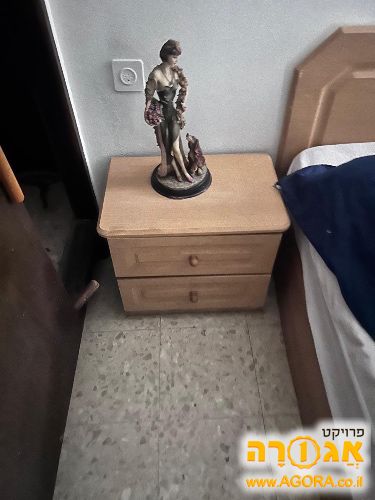שירת מגירות מעץ עם שתי מגירות