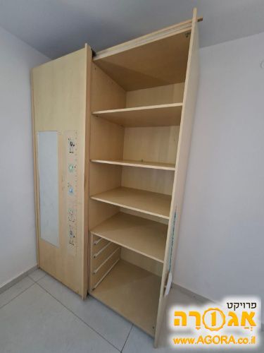 ארון מדפים דלתות הזזה רחף