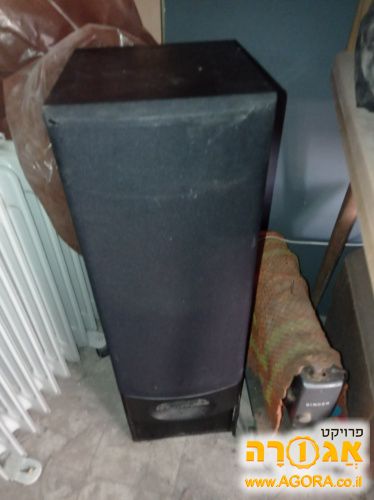 עוד רמקול עומד