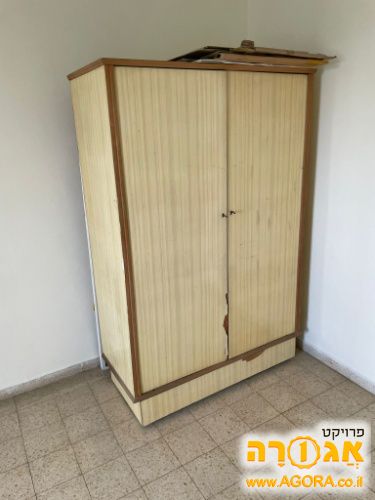 ארון שתי דלתות