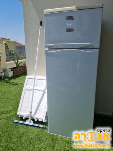 מקרר קטן עובד