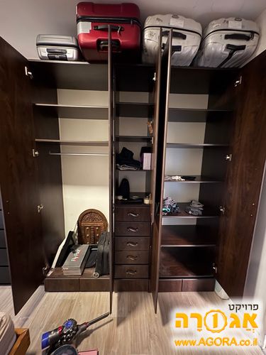 ארון בגדים