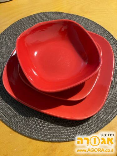 סט צלחות וכוסות