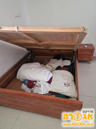 מיטה זוגית עם ארגז מצעים