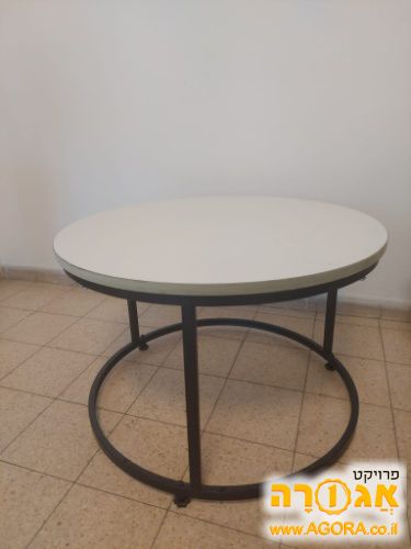 שולחן קטן