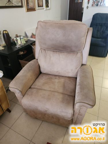 כורסת טלויזיה חשמלית