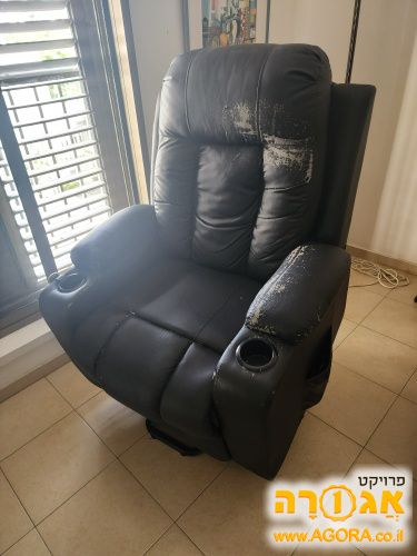 כורסא מרופדת שחורה