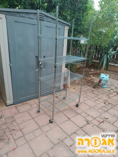 ארון מתכת על גלגלים