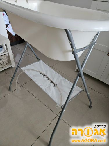 אמבטיה לתינוק עם מעמד