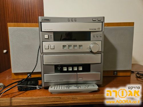 מערכת ישנה להש מוסיקה כוללת רמקולים ושלו