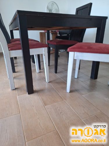 שולחן אוכל נפתח