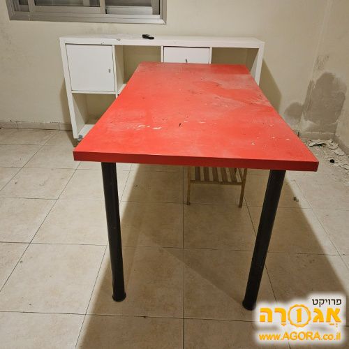 שולחן כתיבה אדום