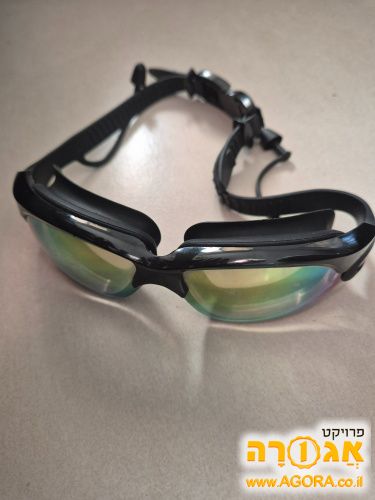 משקפת שחייה