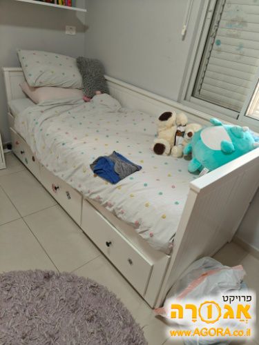מיטת נוער נפתחת