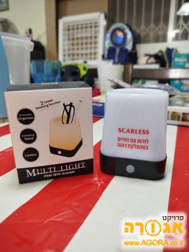 מנורת שולחן קטנה