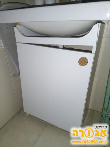 ארון מתחת לכיור