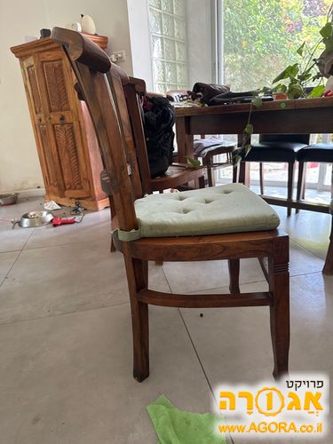 חמישה כסאות אוכל מעץ אלון
