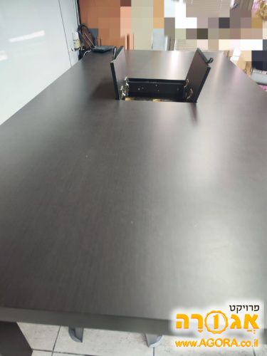 שולחן ישיבות