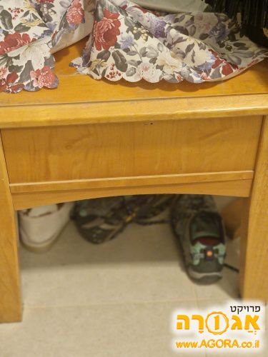שולחן עץ מלא נמוך