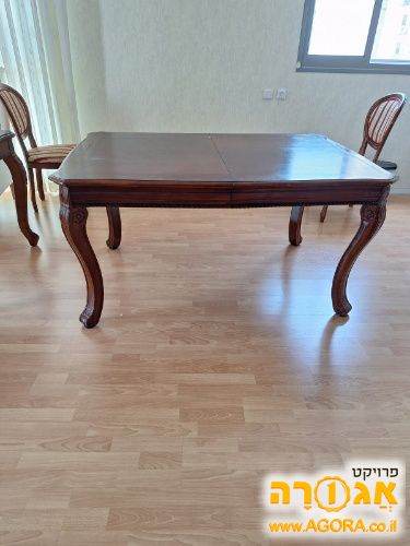 שולחן אוכל