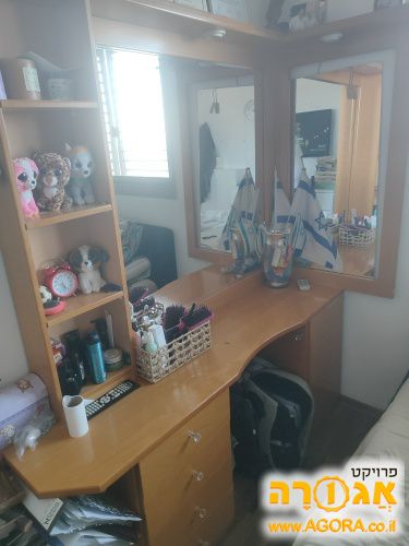 שידת איפור ומגירות