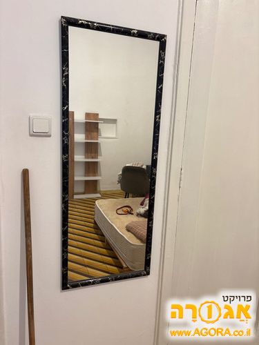 מראת קיר בינונית