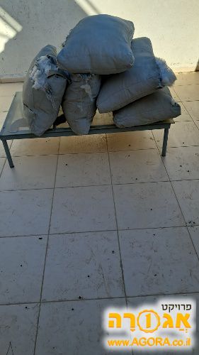 שולחן לגינה או מרפסת + כריות קרועות