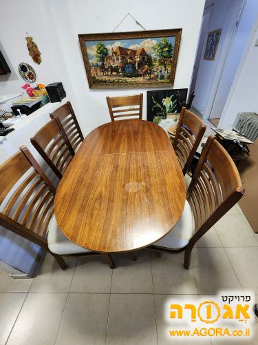 פינת אוכל עם 6 כסאות