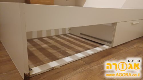מיטה זוגית איקאה לבנה עם 4 מגירות אחסון