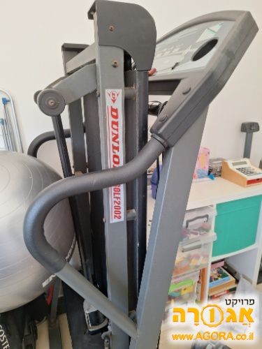 מסלול ריצה ותיק אך תקין למסירה מתל אביב