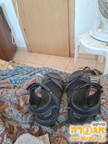 סנדלים